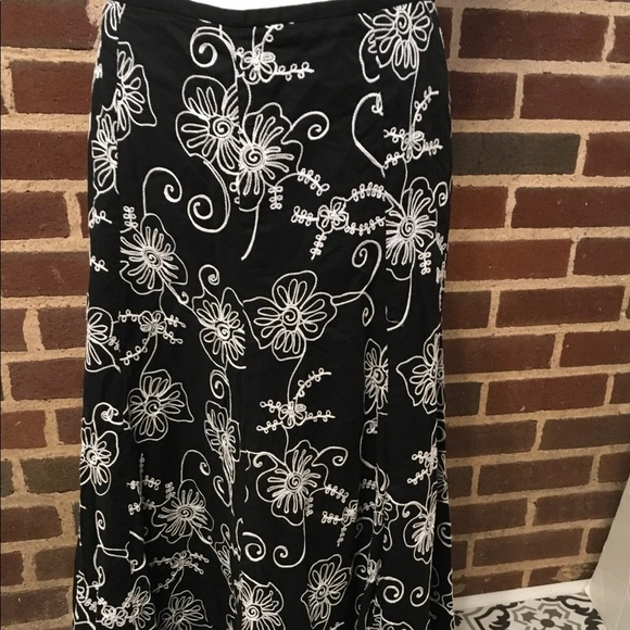 Margaret Francis Embroidered Flare Skirt Black 10 - Picture 1 of 4